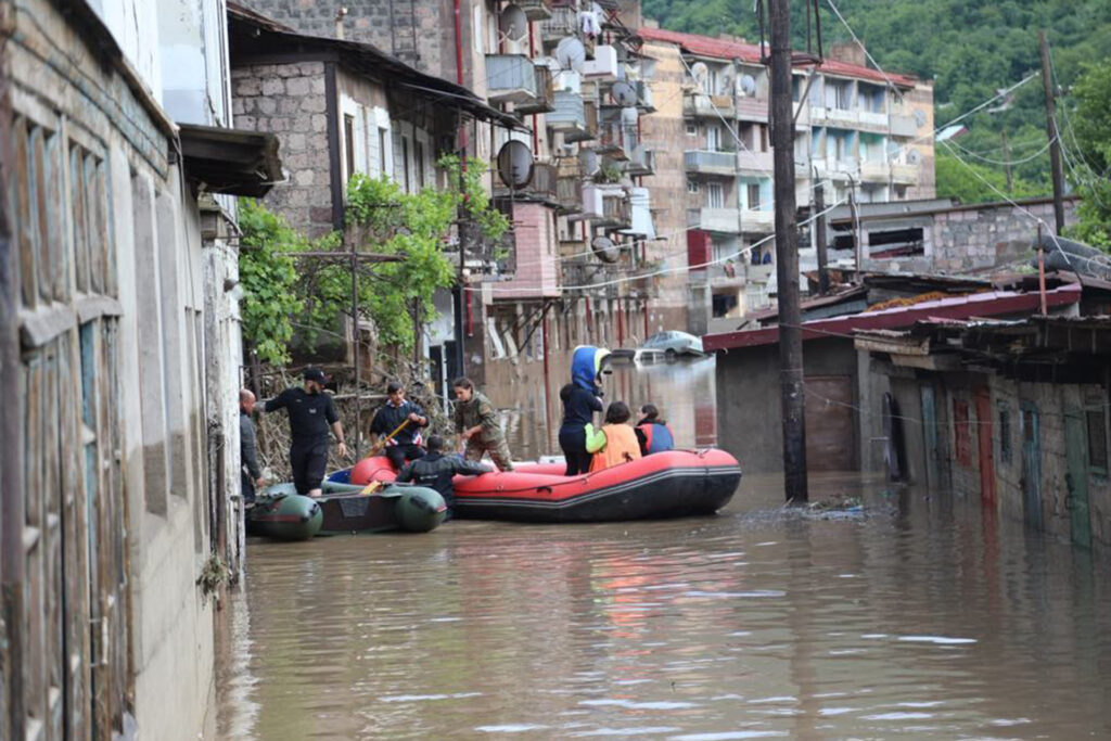 Երևանը վերածվել է մերկասառույցի, իսկ իշխանությունները հրաժարվում են ապահովել արժանապատիվ թոշակ
